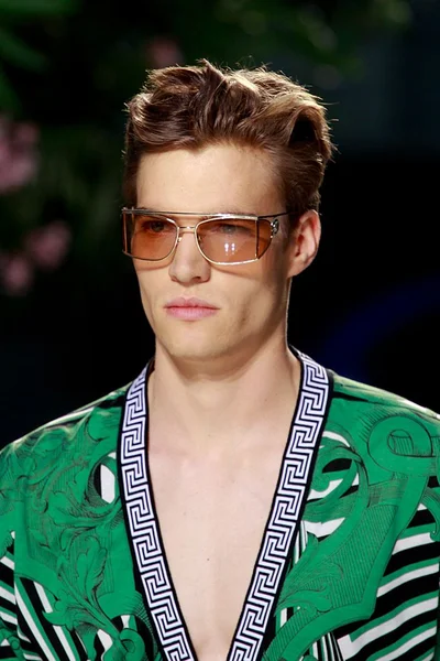 Look 40